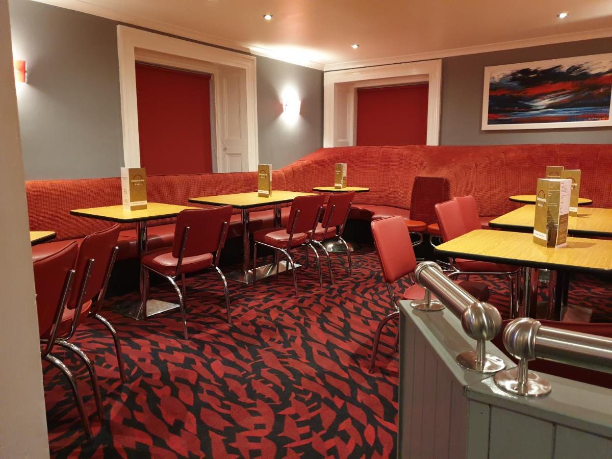 אלנס Commercial Hotel מראה חיצוני תמונה