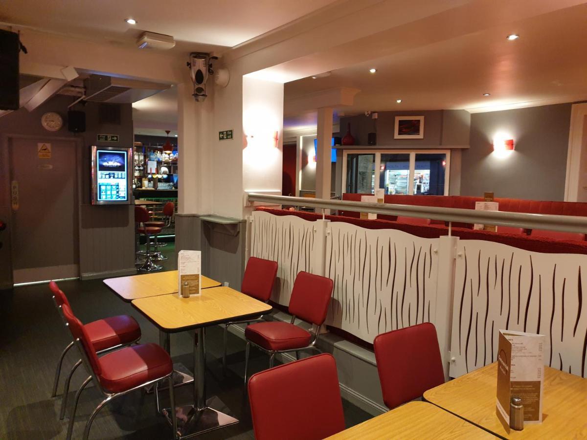 אלנס Commercial Hotel מראה חיצוני תמונה