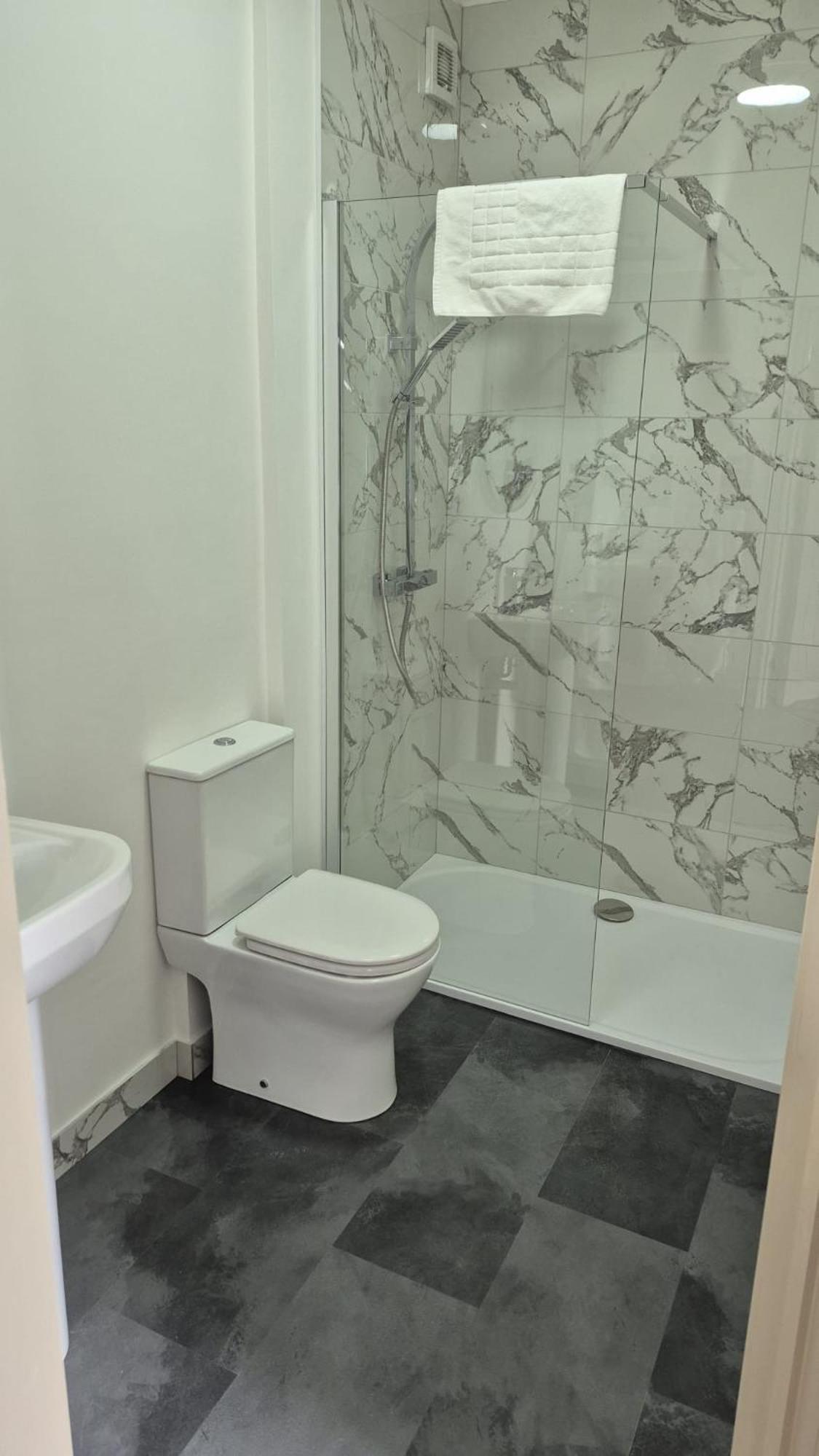 אלנס Commercial Hotel מראה חיצוני תמונה